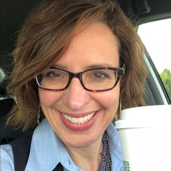 Meet your Posher, Kelli - Picture 2 of 2